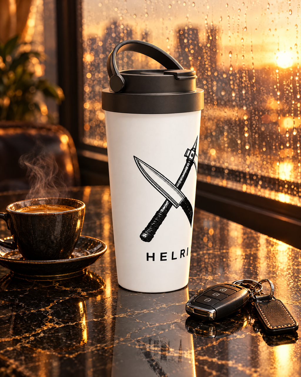 HELRIX Travel Mug auf schwarzem Marmor